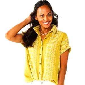 Sonoma Goods for Life Women's short sleeve blouse with pocket.